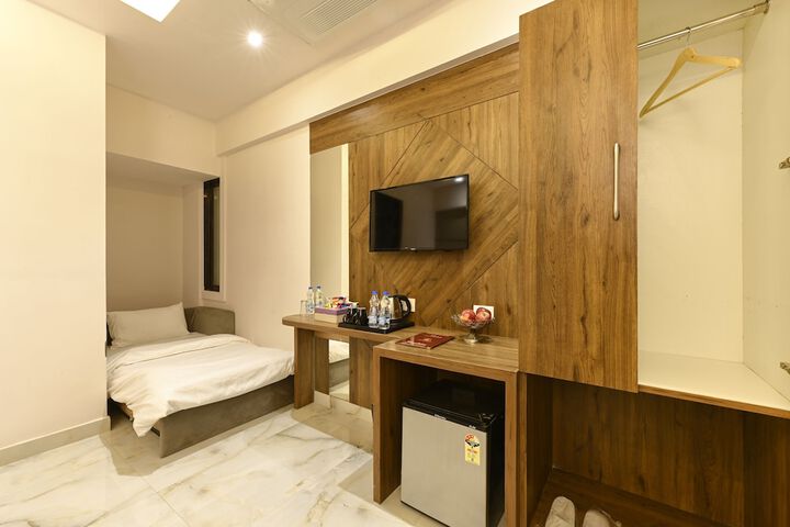 Room 10 of 25