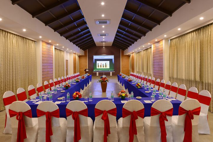 Ballroom/Hall 28 of 34