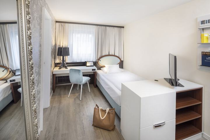 Room 15 of 64