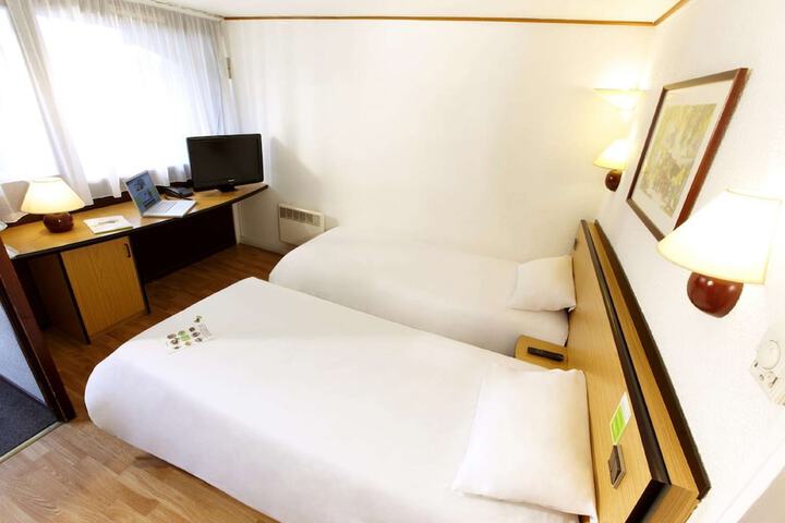 Room 6 of 27