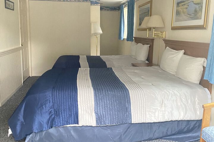 Room 13 of 17