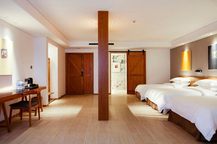 Room 5 of 15