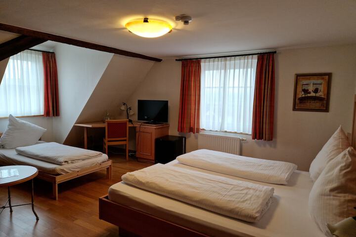 Room 33 of 52