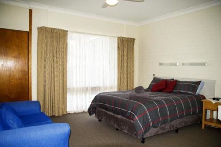 Room 9 of 19
