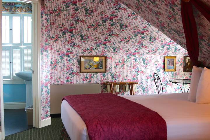 Room 50 of 112