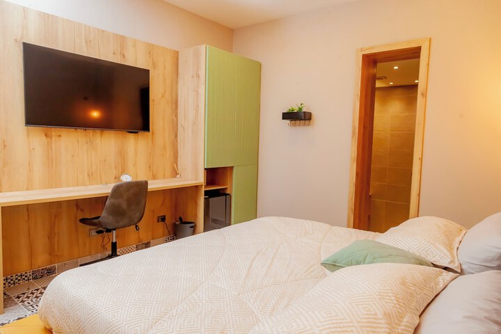 Room 2 of 7