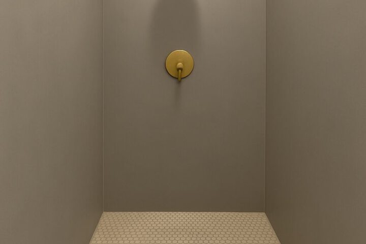 Room 21 of 32