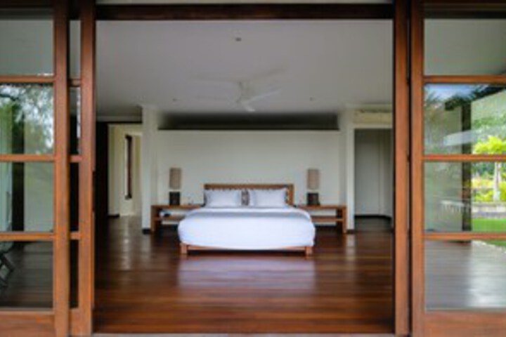 Room 27 of 33
