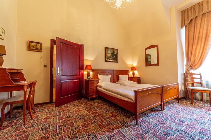 Room 6 of 40