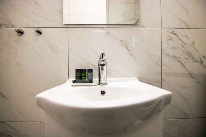 Phaedrus Living: Seaside Executive Flat Harbour 206