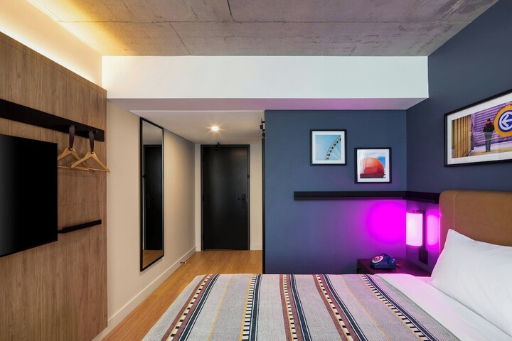 Room 6 of 25