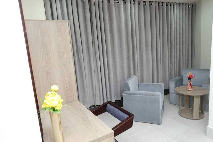 Room 8 of 12
