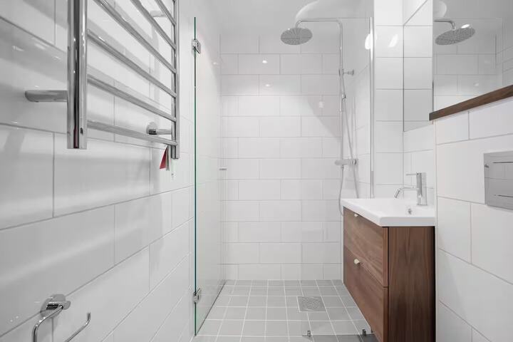 Room 145 of 162