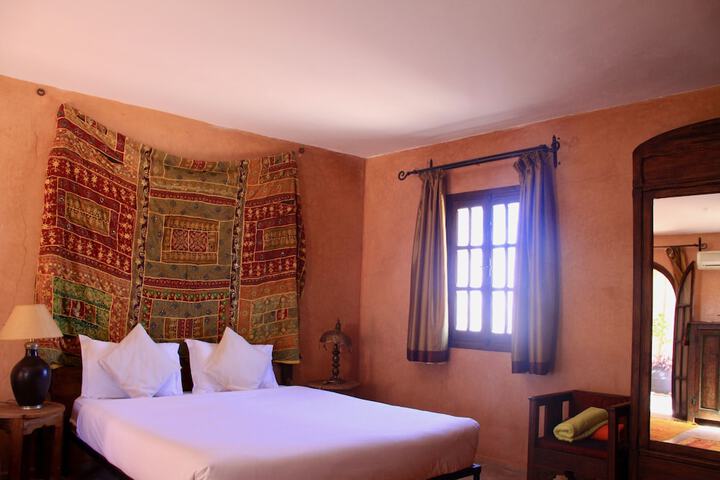 Room 6 of 32