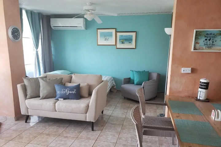 Room 2 of 10