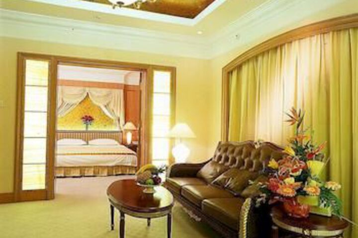 Room 30 of 143