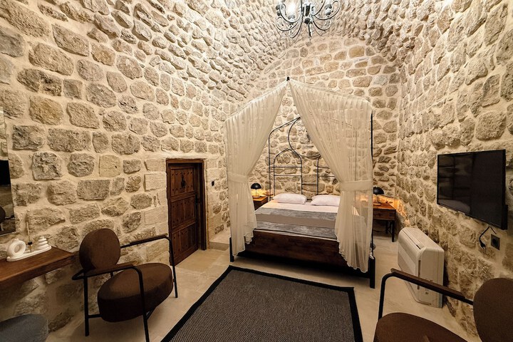 Room 14 of 95