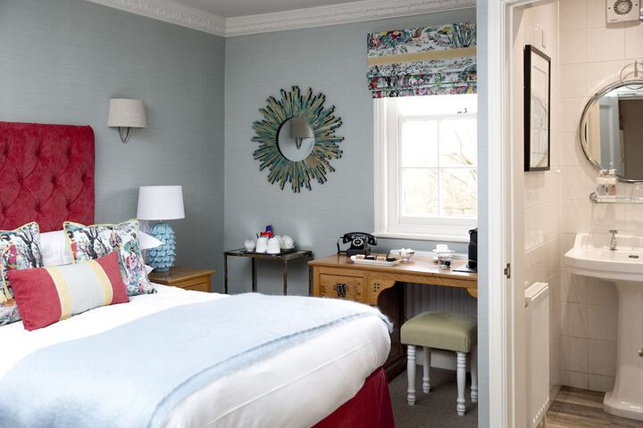 Room 13 of 83