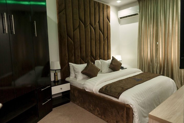 Room 12 of 65