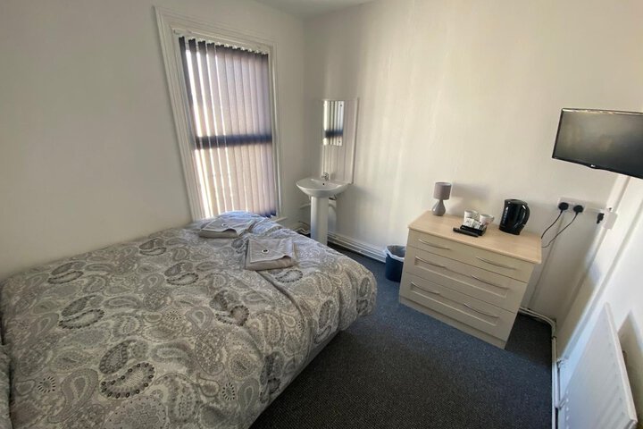 Room 9 of 32