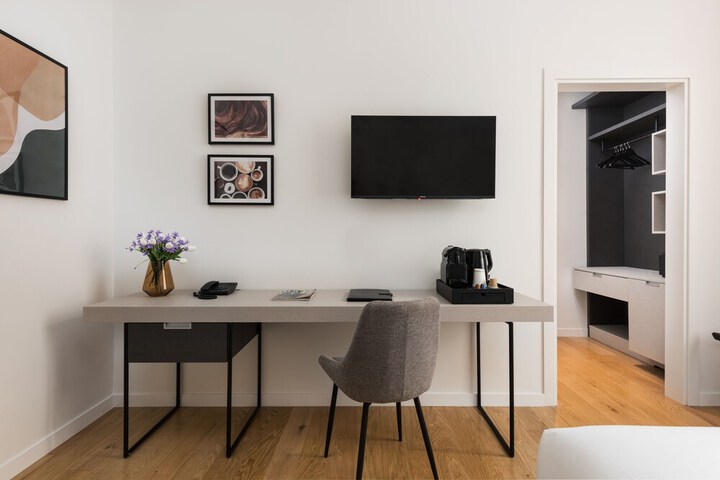 Room 8 of 36