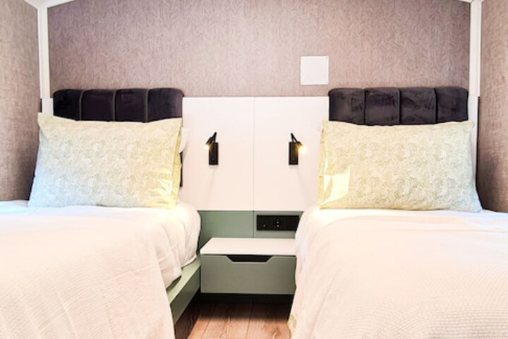 Room 4 of 5