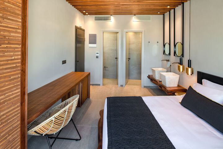 Room 2 of 37