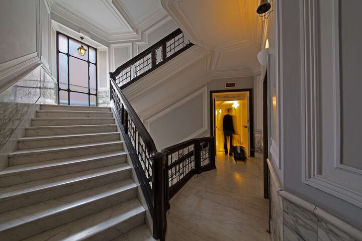 Entrance & Lobby