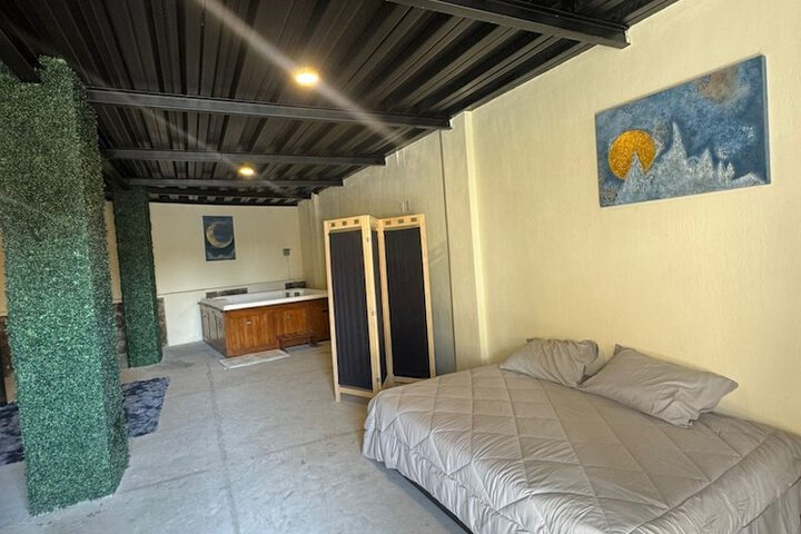 Room 12 of 77