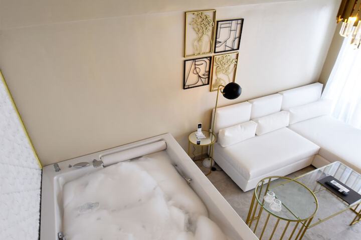 Room 53 of 137