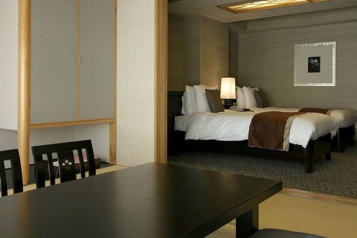 Room 27 of 99