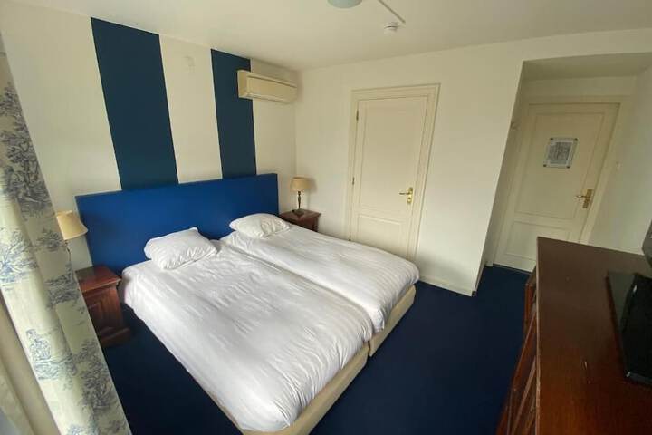 Room 13 of 37