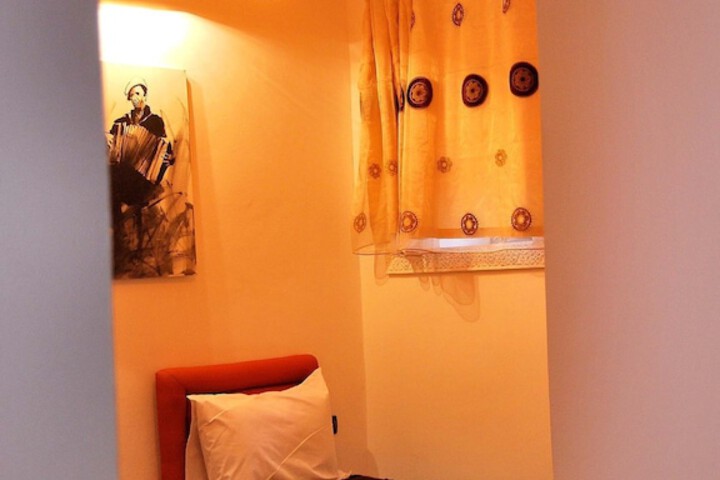 Room 3 of 27