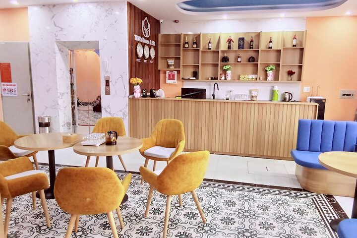 Check-in/check-out kiosk