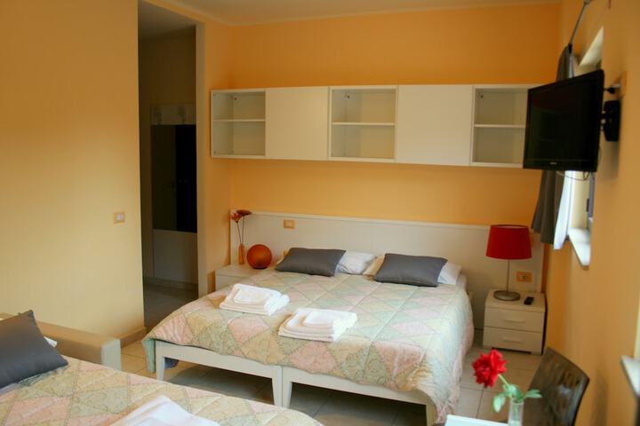 Room 11 of 77