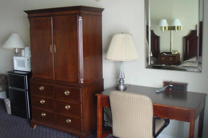 1 King Bed (5 of 5)