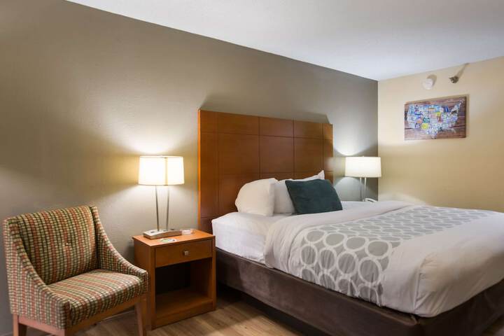 1 King Bed (9 of 12)