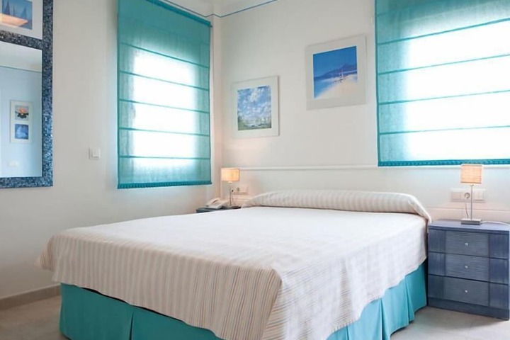 Room 8 of 34