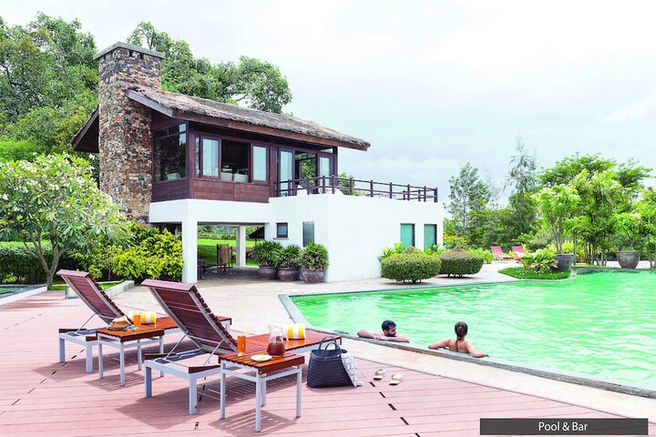 Hotel Pool