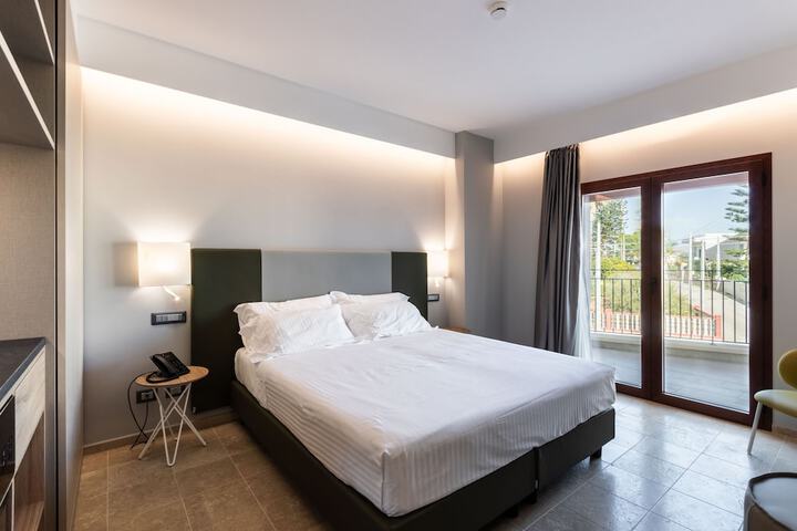 Room 6 of 27