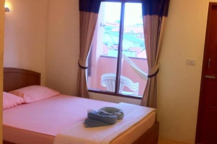 Room 11 of 36