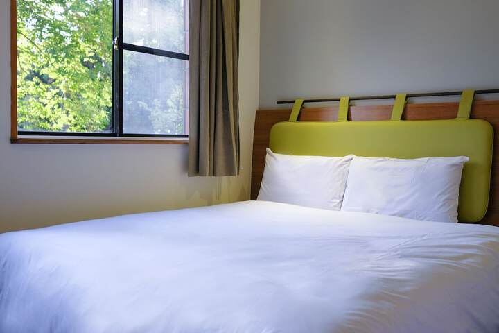 Room 2 of 25