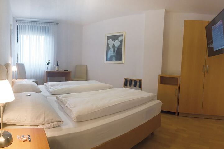Room 13 of 34