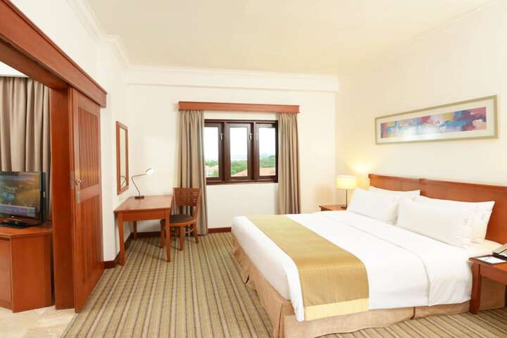 Room 2 of 130