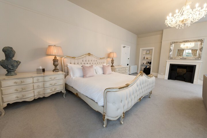 Room 44 of 165