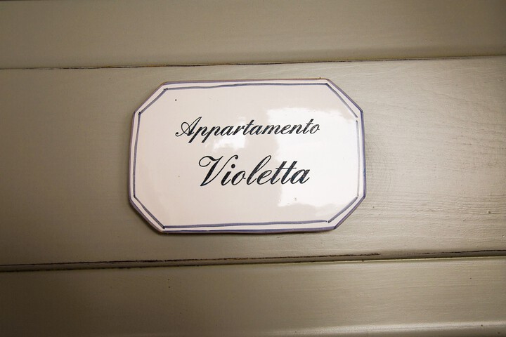 Room 9 of 68