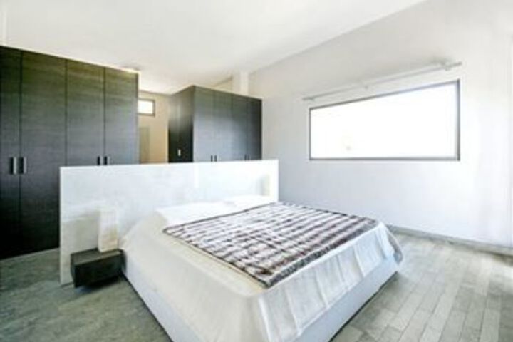 Room 16 of 39