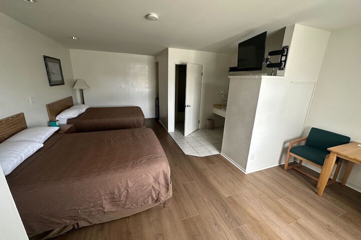 Room 9 of 37
