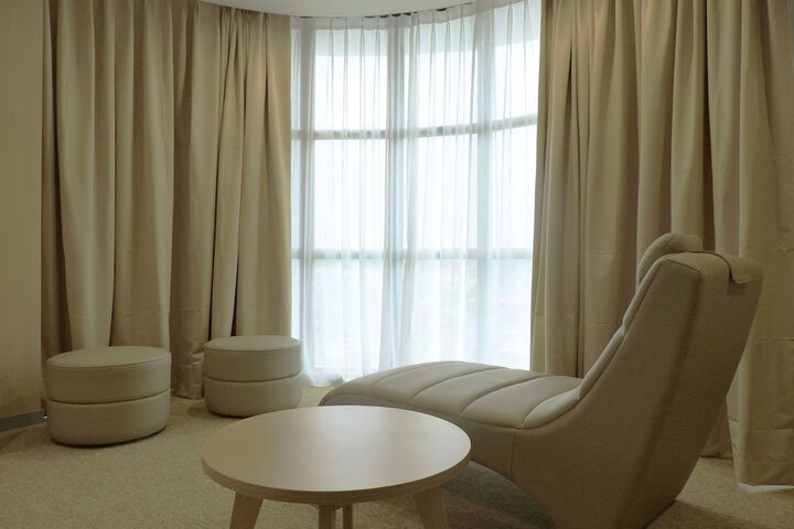 Room 27 of 42