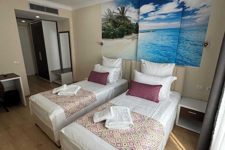 Room 90 of 191
